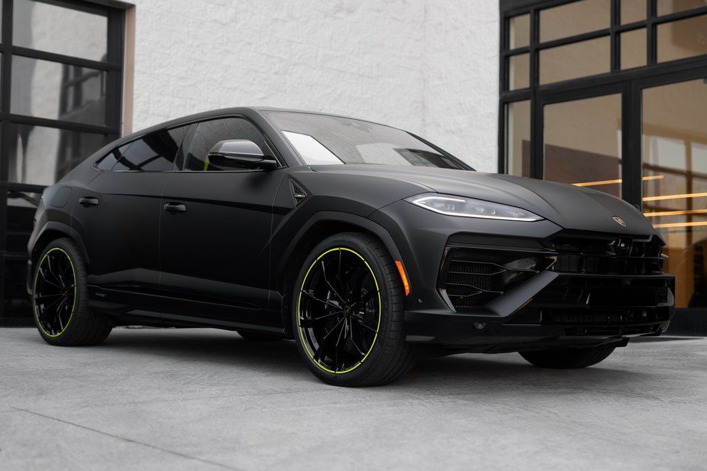 2026 Lamborghini Urus SE's photo