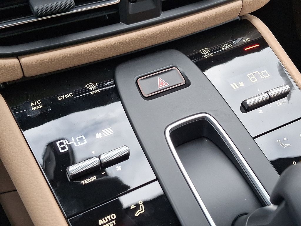 Thumbnail: 2026 Porsche Macan - 18