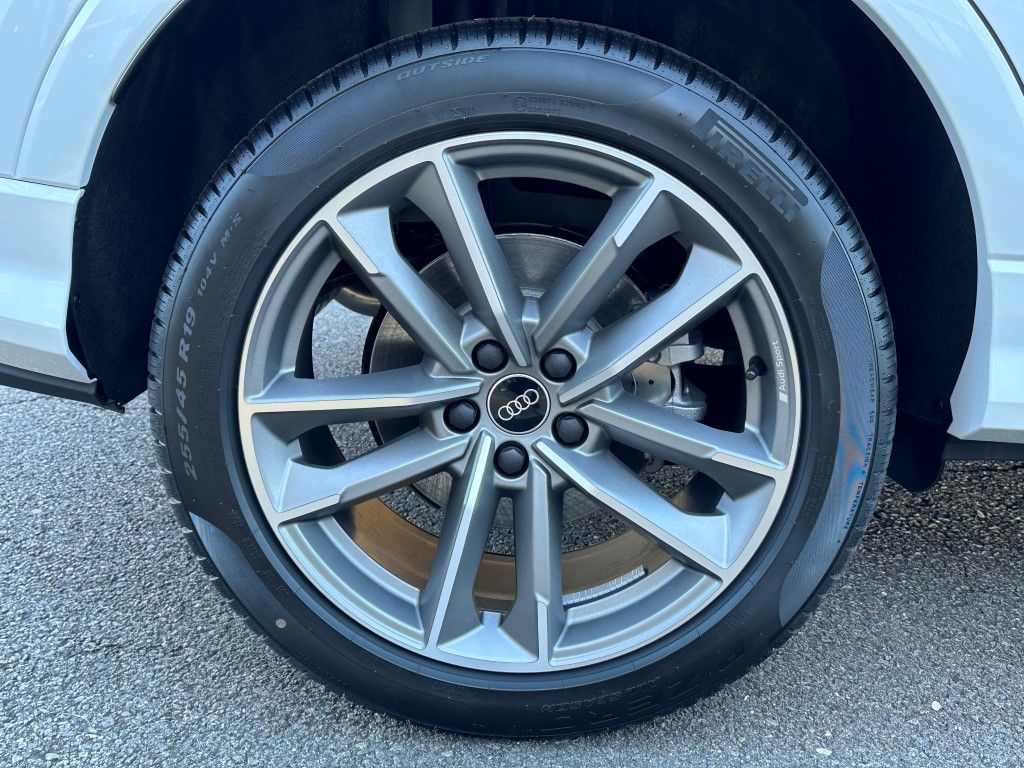 Thumbnail: 2025 Audi Q3 - 6