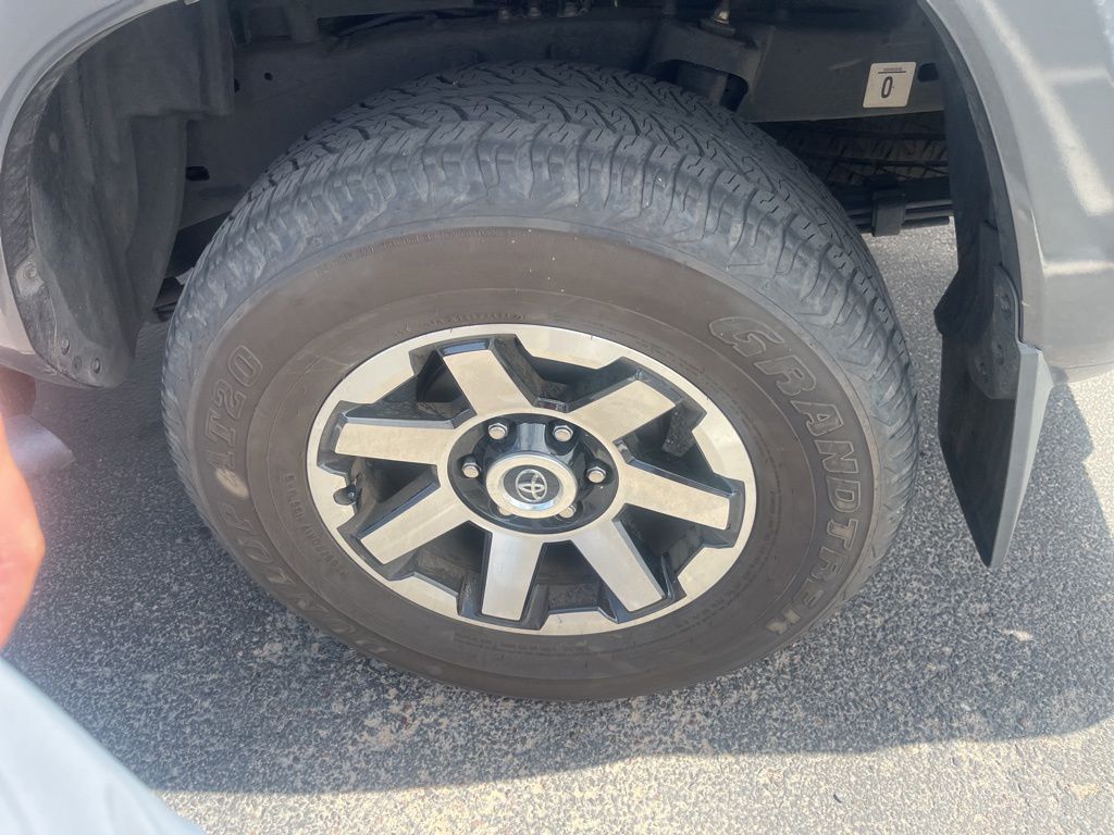 2017 Toyota Tacoma TRD Sport 18