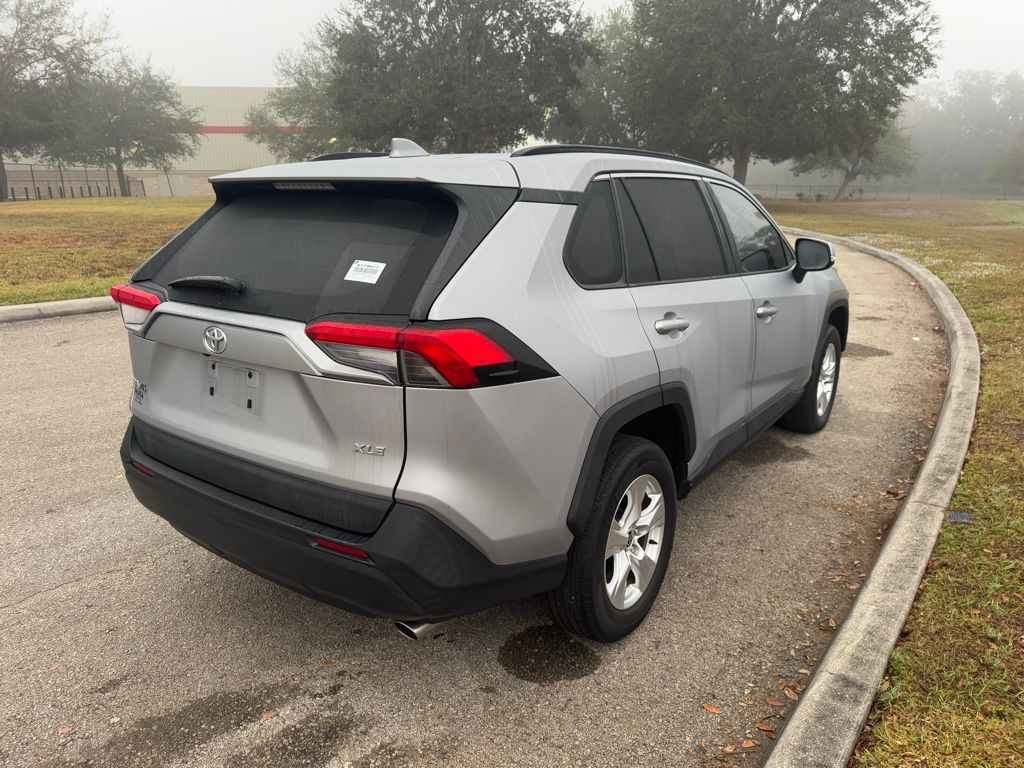 2021 Toyota RAV4 XLE 5