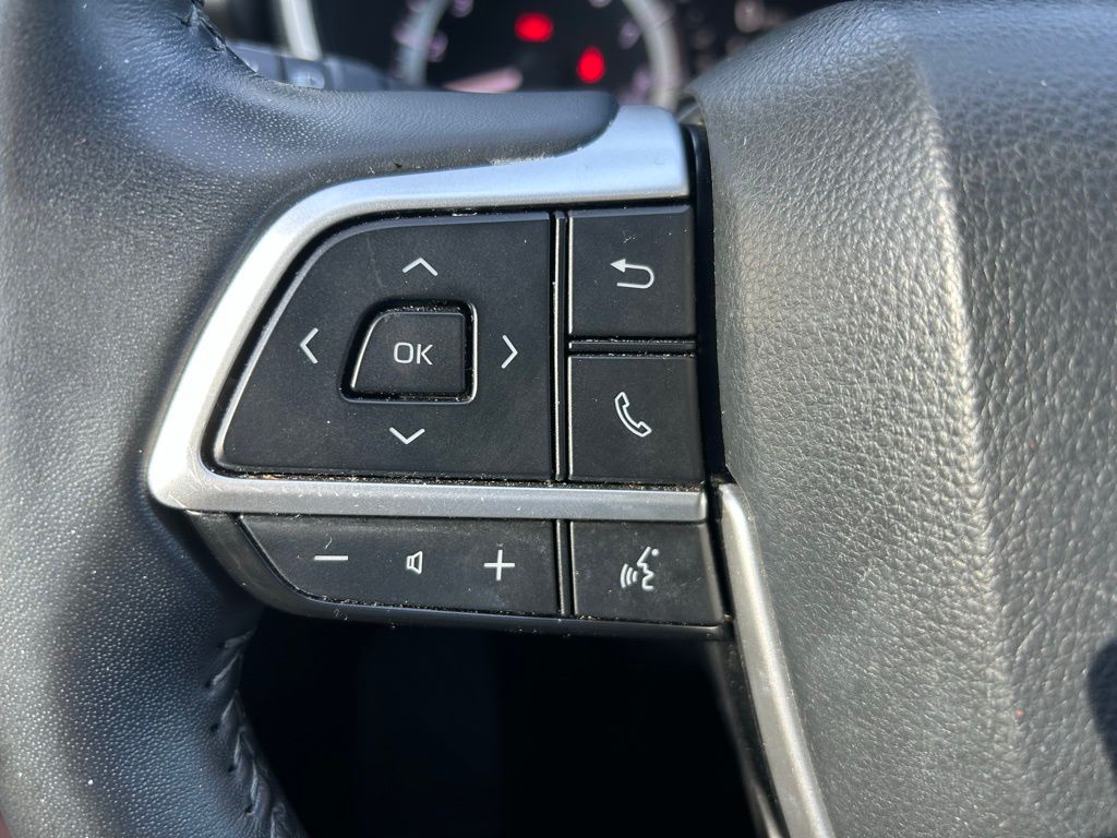 2023 Toyota Highlander XLE 26