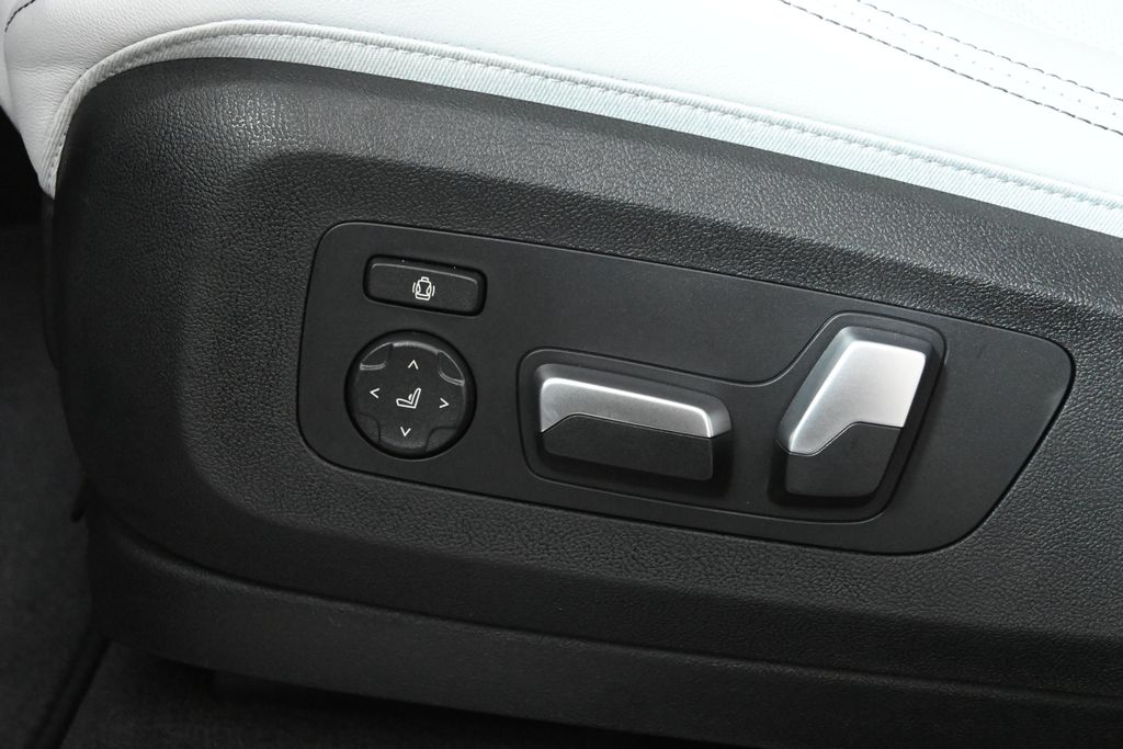 Thumbnail: 2026 BMW X5 - 26