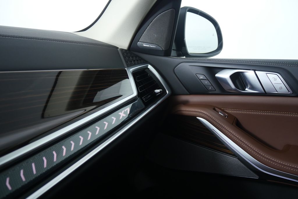 Thumbnail: 2026 BMW X7 - 31