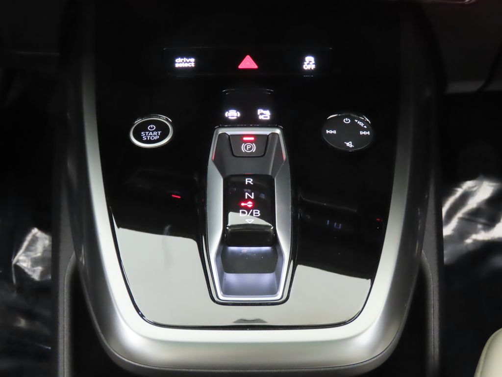 Thumbnail: 2023 Audi Q4 e-tron - 21