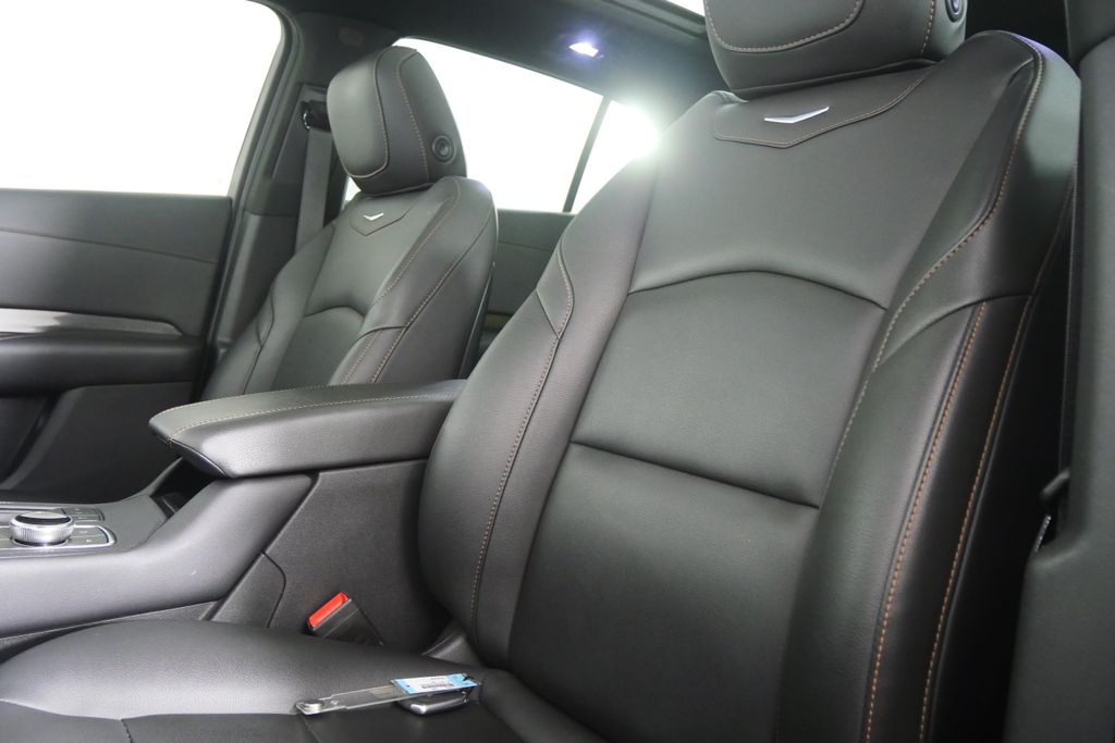 Thumbnail: 2020 Cadillac XT4 - 10