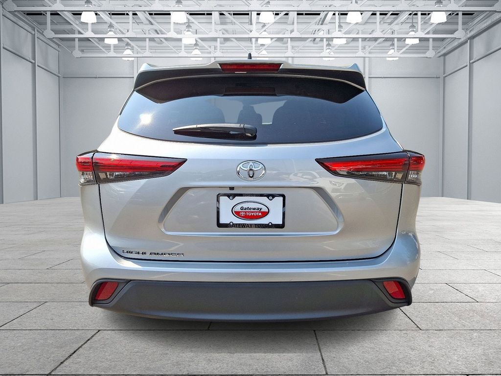 Thumbnail: 2023 Toyota Highlander - 5