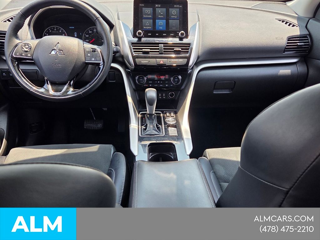 Used 2024 Silver Mitsubishi SE image 8
