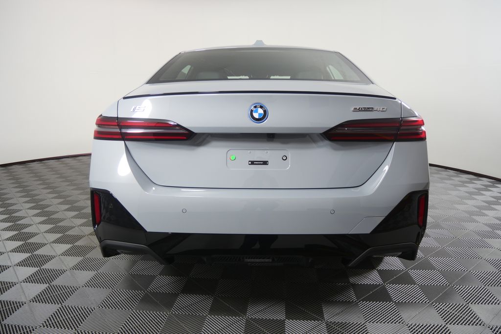 Thumbnail: 2027 BMW i5 - 5