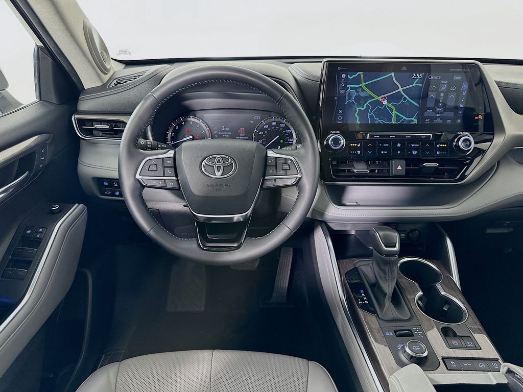 Thumbnail: 2021 Toyota Highlander - 23