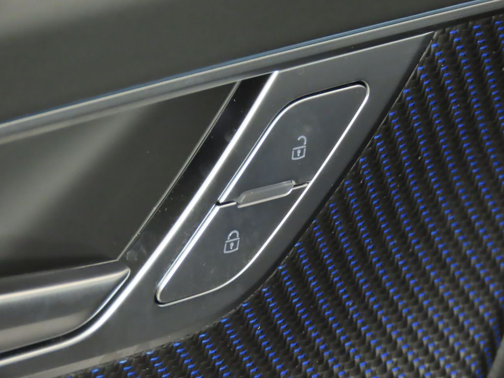 Thumbnail: 2025 Audi RS 6 - 26