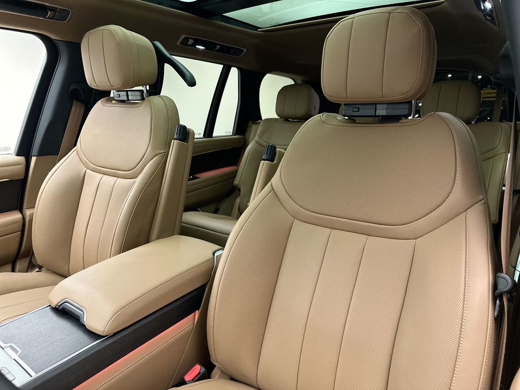 Thumbnail: 2026 Land Rover Range Rover - 10