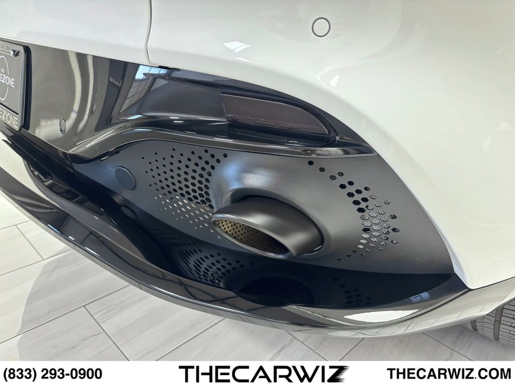 2021 Aston Martin DBX