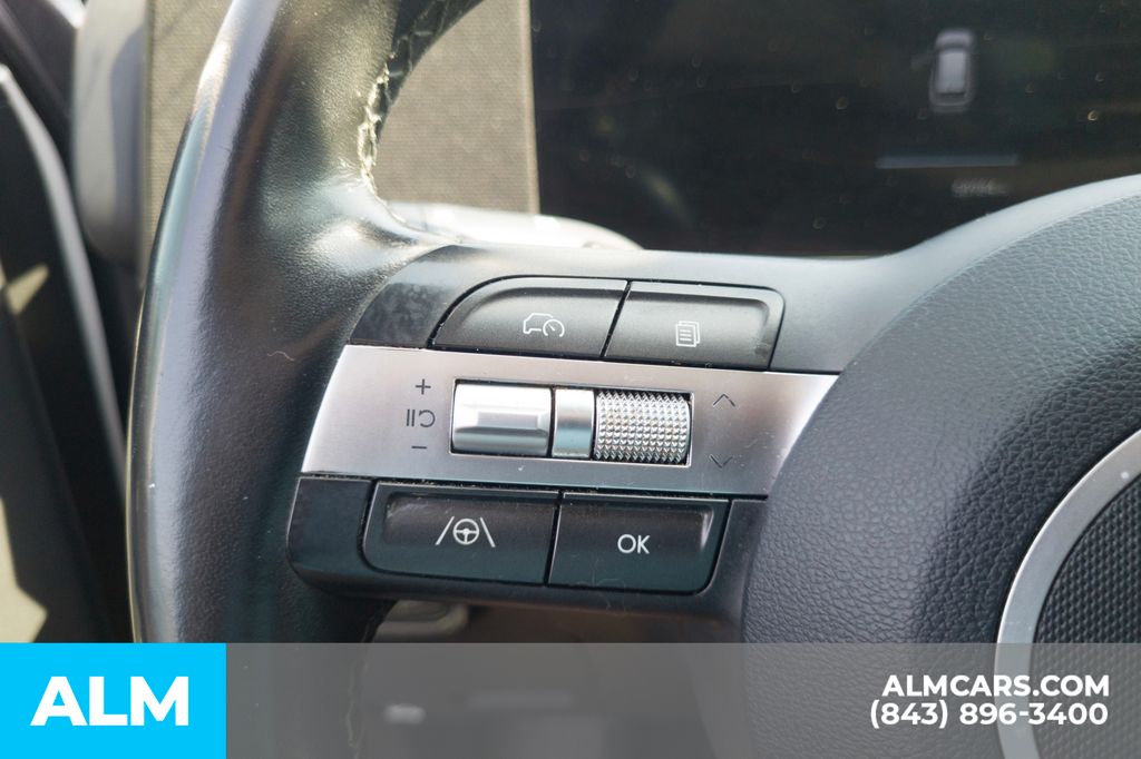 Used 2025 White Hyundai SEL image 12