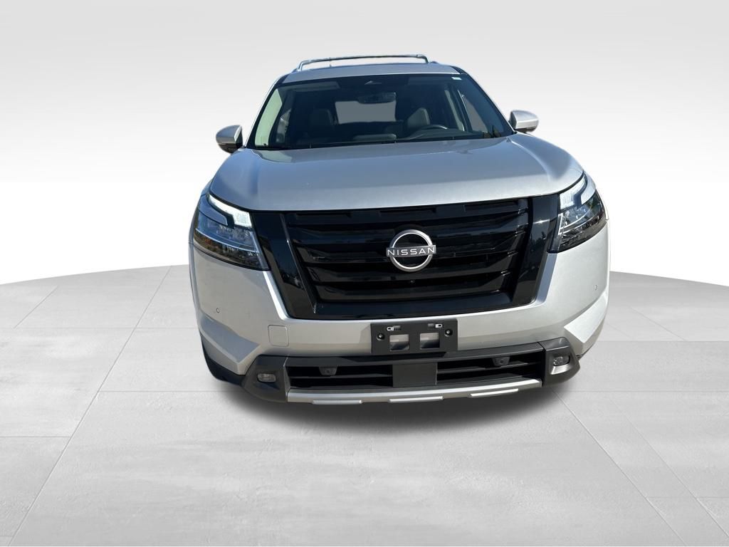 2023 Nissan Pathfinder SL 2