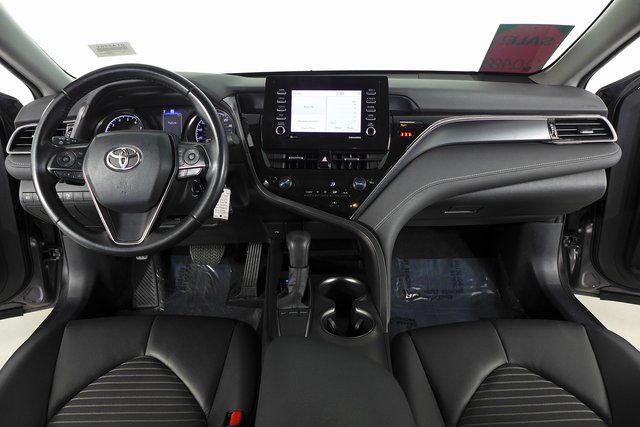 2022 Toyota Camry SE 24