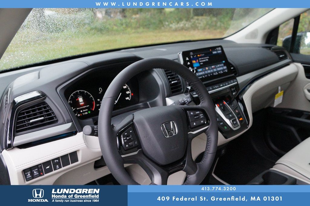 2025 Honda Odyssey Touring 3