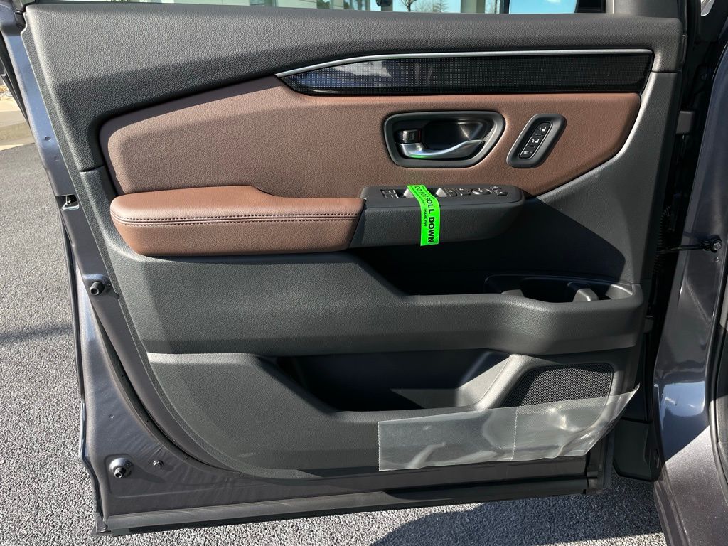 Thumbnail: 2025 Honda Pilot - 25