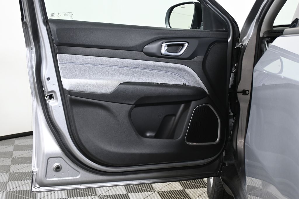 Thumbnail: 2022 Jeep Compass - 29