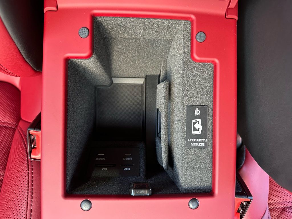 Thumbnail: 2026 Porsche Macan - 27