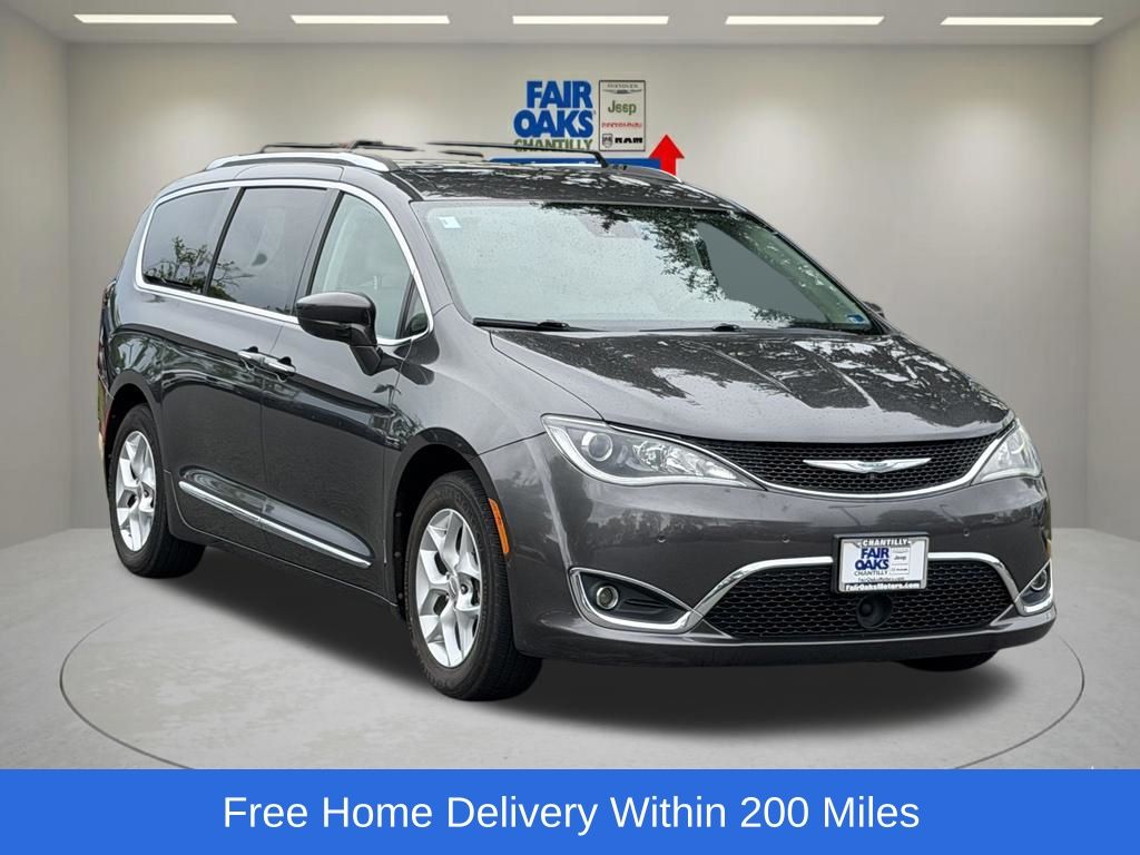 Gray (Granite Crystal Metallic Clearcoat) 2017 Chrysler Pacifica Minivan Front-Wheel Drive 9-Speed Automatic