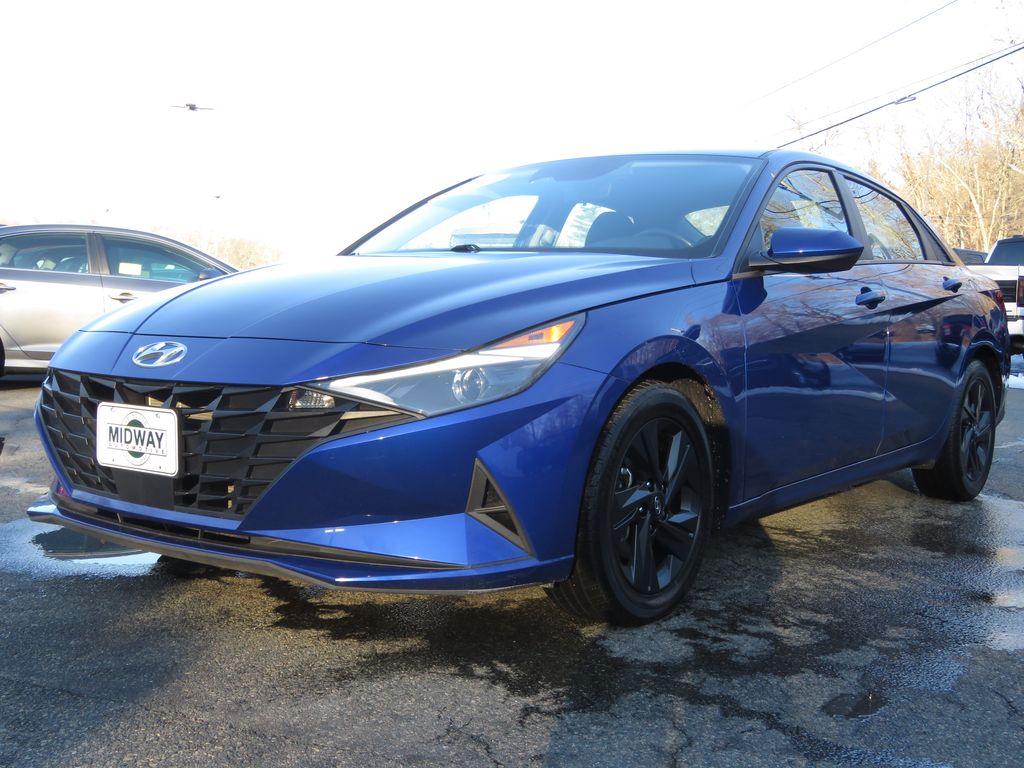 2022 Hyundai Elantra SEL FWD