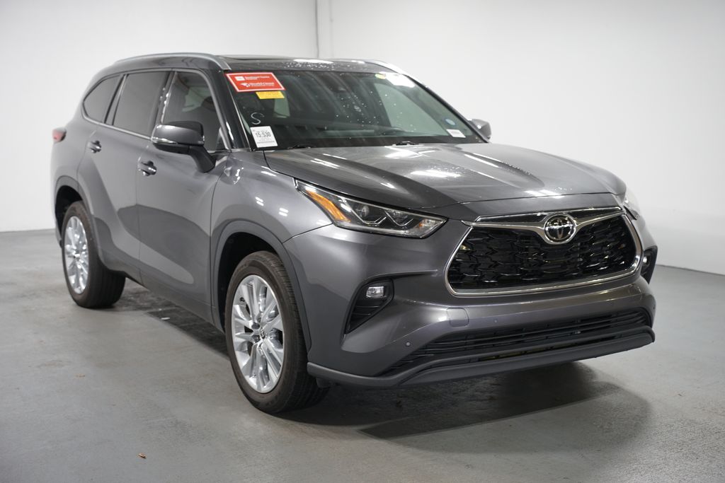 Thumbnail: 2023 Toyota Highlander - 3