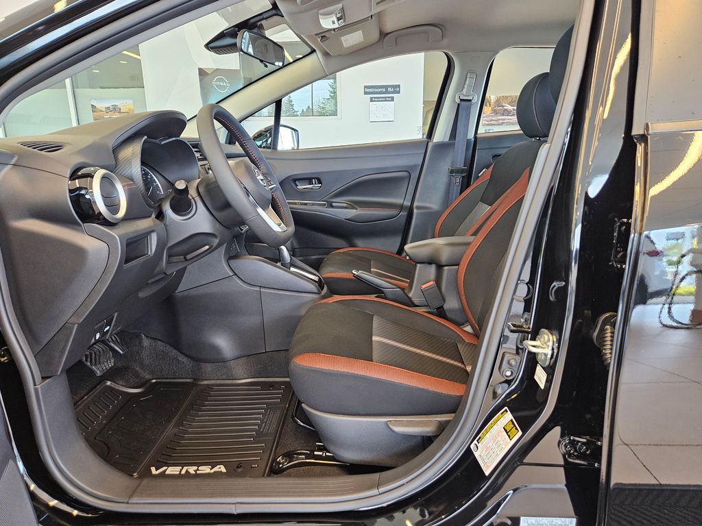 2025 Nissan Versa 1.6 SR
