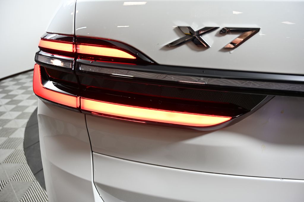 Thumbnail: 2026 BMW X7 - 11