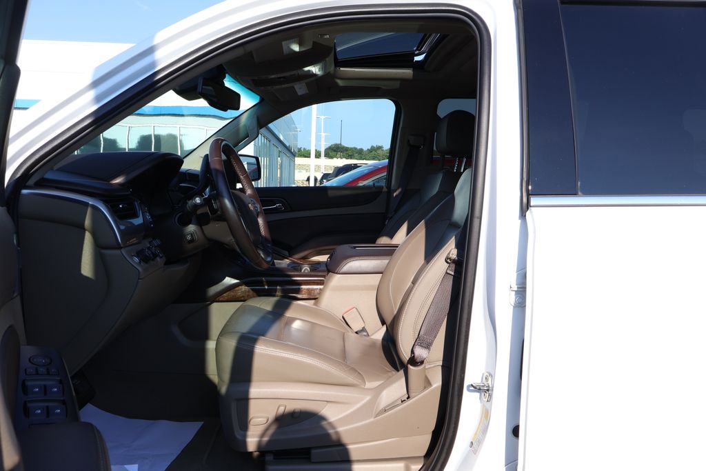 Thumbnail: 2019 Chevrolet Suburban - 12