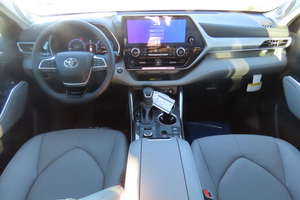Thumbnail: 2026 Toyota Highlander - 13