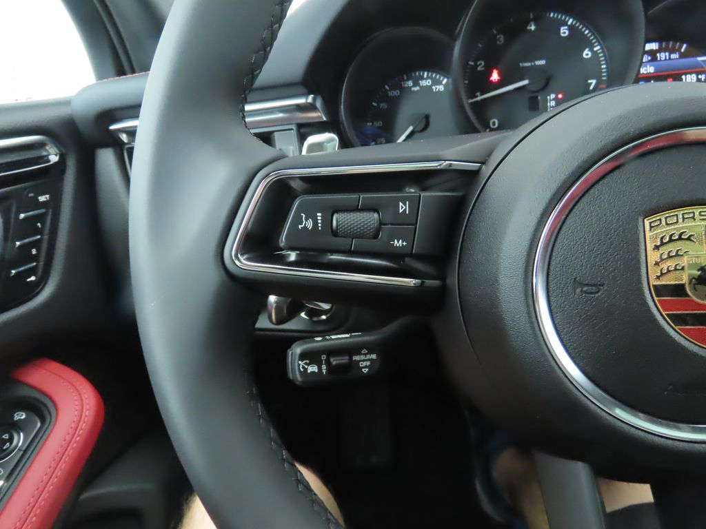 Thumbnail: 2025 Porsche Macan - 14