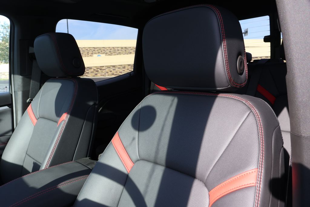 Thumbnail: 2026 Chevrolet Colorado - 15