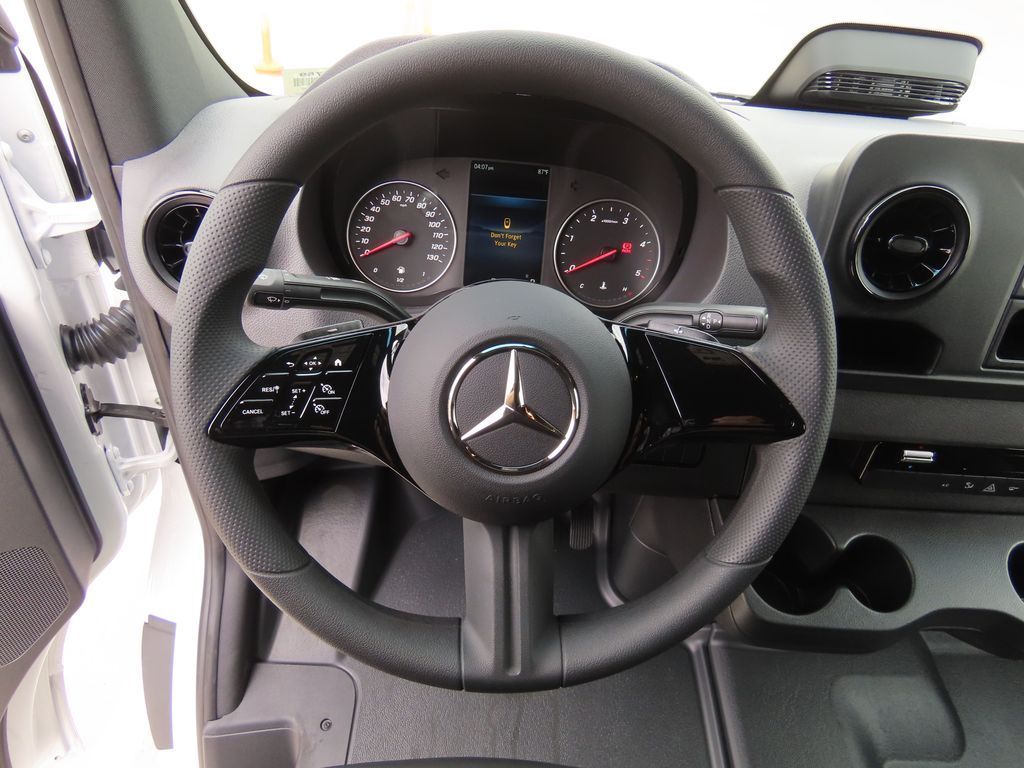 Thumbnail: 2025 Mercedes-Benz Sprinter - 11