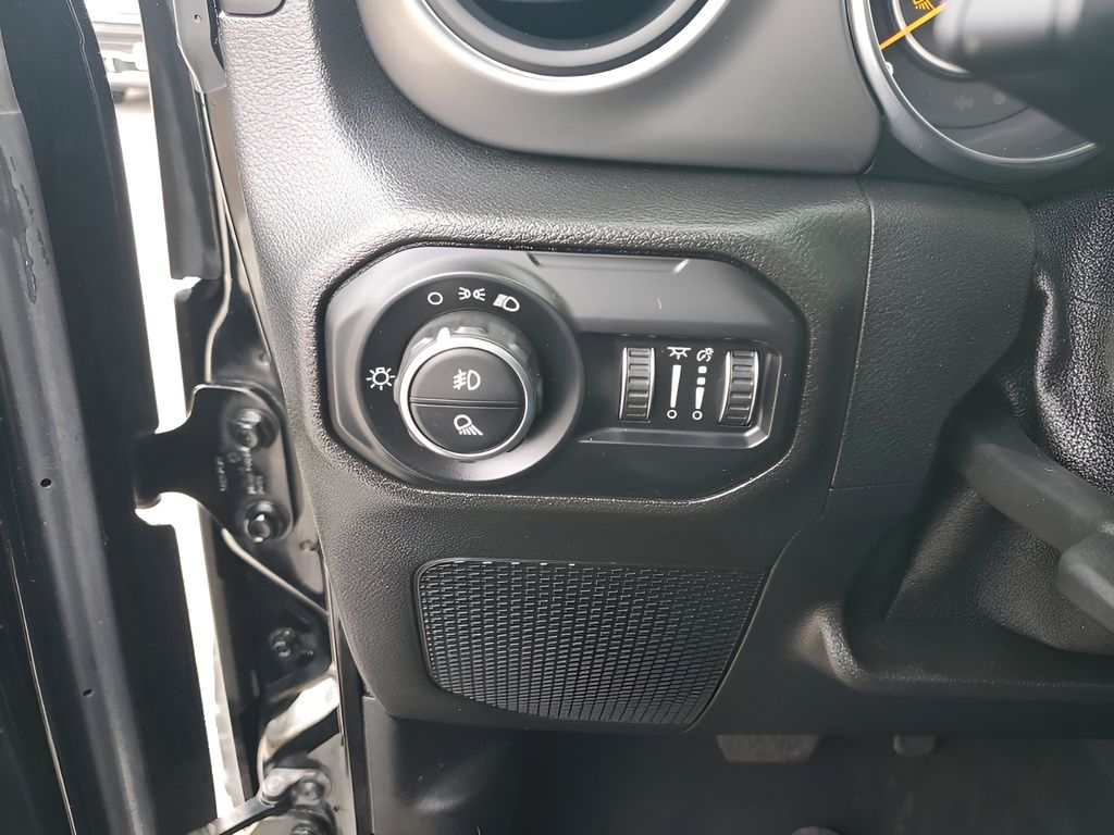 Used Car 2022 Jeep Gladiator  Sport For Sale Under $35,000 In Austin, Texas