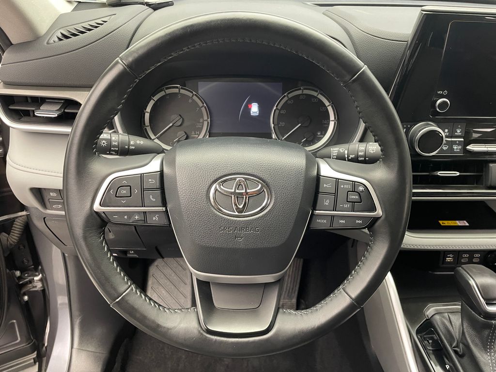 2023 Toyota Highlander XLE 21