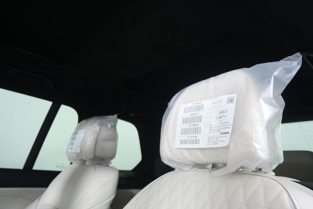 Thumbnail: 2026 BMW X7 - 17