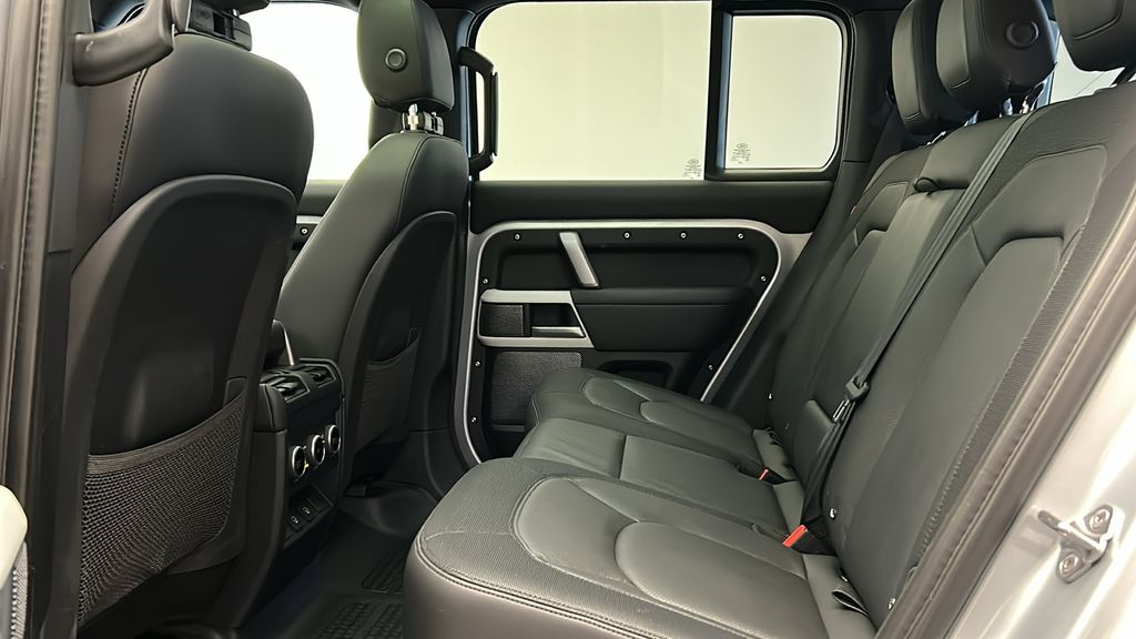 2024 Land Rover Defender 110 23