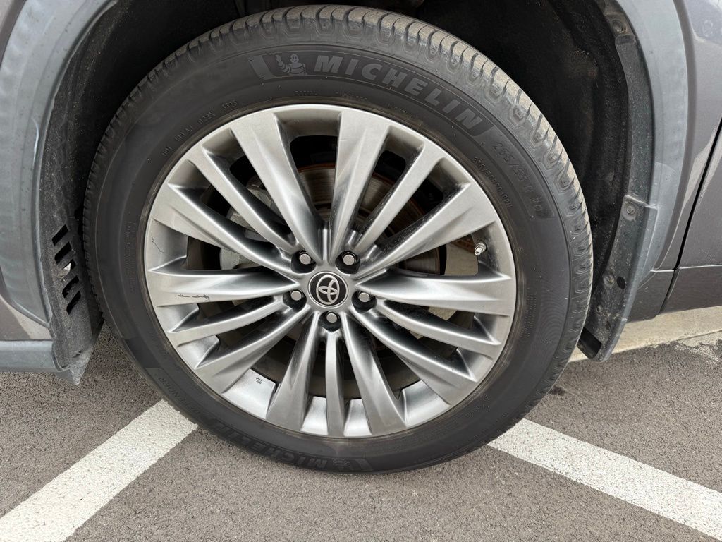 Thumbnail: 2021 Toyota Highlander - 9