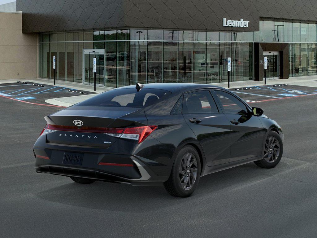 Thumbnail: 2026 Hyundai Elantra - 4