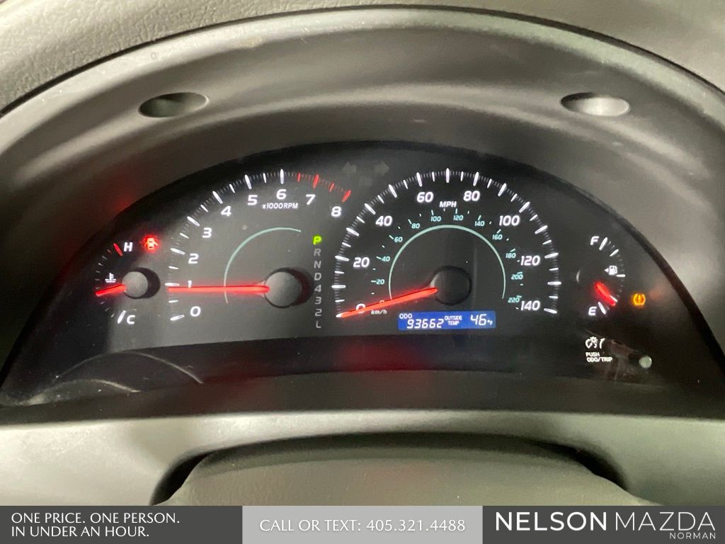 Used 2008 Silver Toyota LE image 47