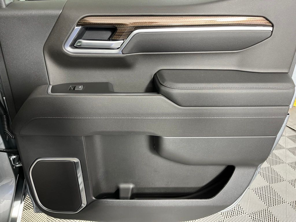 Thumbnail: 2026 Chevrolet Silverado 1500 - 15