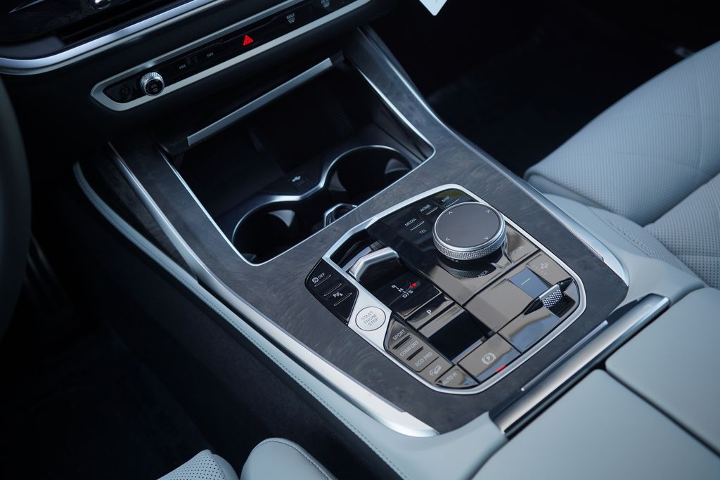 Thumbnail: 2026 BMW X7 - 19