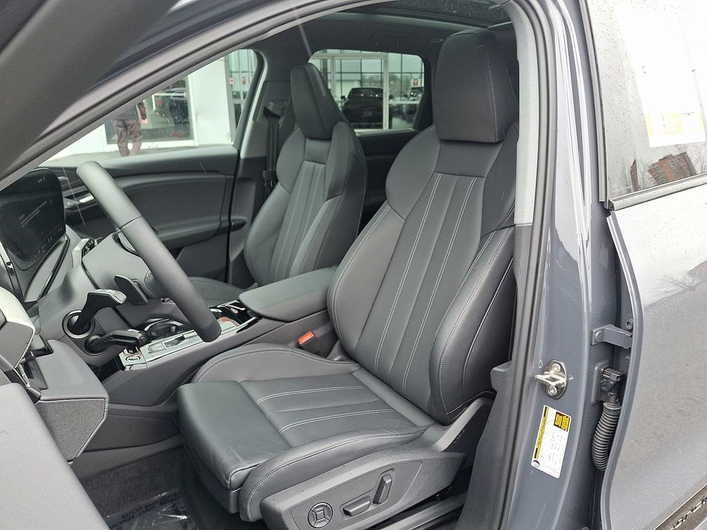 Thumbnail: 2025 Audi Q6 e-tron - 13