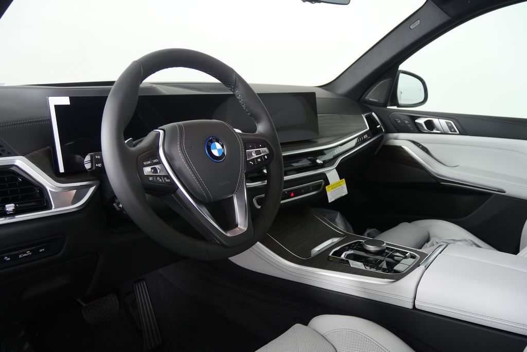 Thumbnail: 2026 BMW X5 - 13