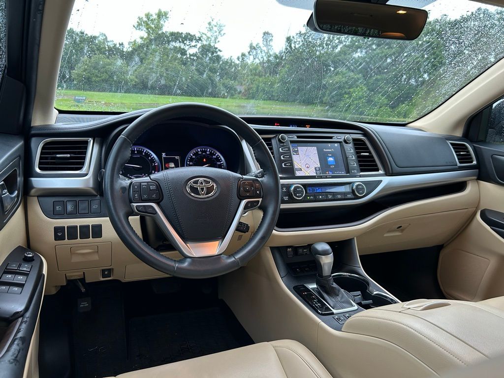 2019 Toyota Highlander SE 11