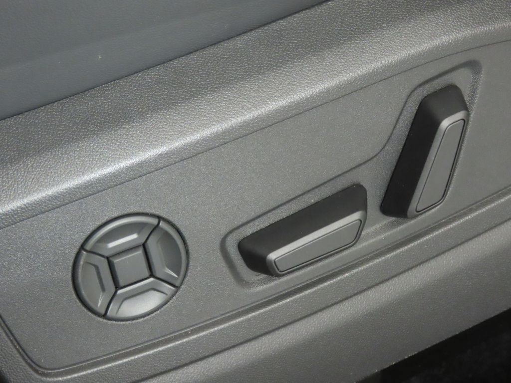 Thumbnail: 2025 Audi Q5 - 31