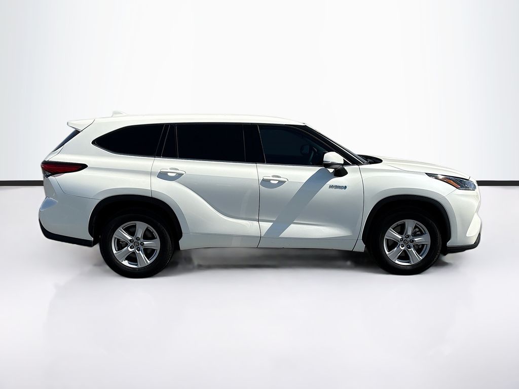 Thumbnail: 2021 Toyota Highlander - 4