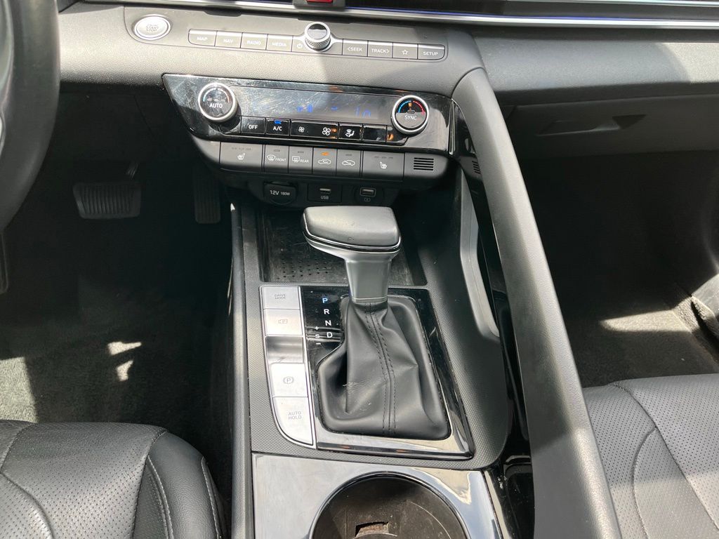 Used Car 2021 Hyundai Elantra  Limited For Sale Under $25,000 In Georgetown, Texas