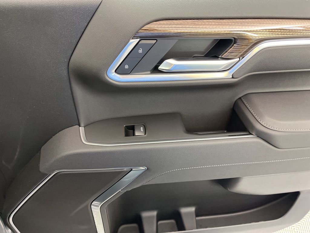 Thumbnail: 2026 Chevrolet Silverado 1500 - 12